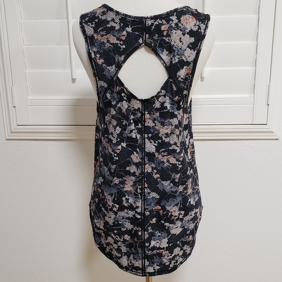 lululemon sculpt tank size 6 - Picture 2 of 8